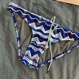 Billabong Swim Top (M) & Jolyn Swim Bottoms (Lg)